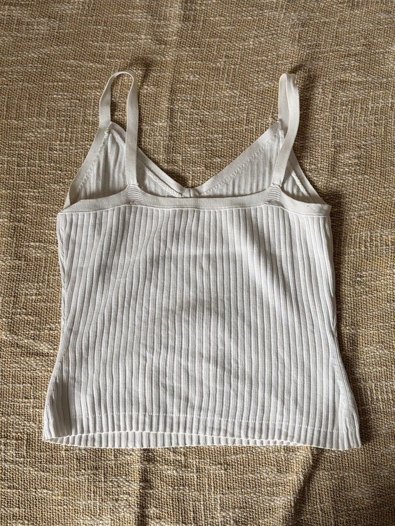 V neck sleeves tank top white (Category: Shirts) located in Pasig City. Submitted by ctiner (Listing ID 1444943488, Image 2). Description: Xs-s.