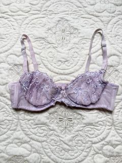 (Category: ) located in . Submitted by aesthethicc (Listing ID 1444982133, Image 1). Description: .