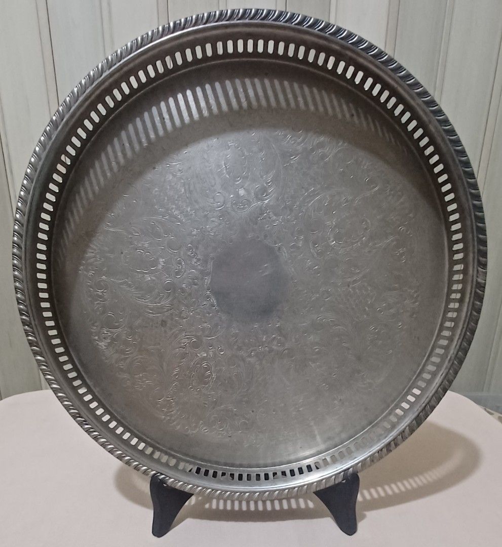 🇺🇸 Vintage Silverplate Round Serving Tray (Category: Other Kitchenware & Tableware) located in Quezon City. Submitted by wjmae (Listing ID 1445035900, Image 1). Description: Origin: Made in USA Markings: E.P. Brass (Electroplated Brass), Lead Mounts Era: Mid‑20th century (1950s–1970s) ✨ Features: - Intricate hand‑etched scroll & floral pattern ​ - Decorative pierced/reticulated rim ​ - Roped, twisted border edge ​ - Sturdy, well‑made American h
