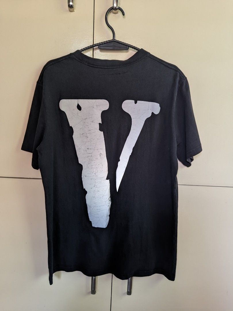 VLONE Black T-Shirt (Category: Tshirts & Polo Shirts ) located in Calapan. Submitted by ideals_06 (Listing ID 1444878991, Image 2). Description: - Authentic Black VLONE T-shirt - Features signature VLONE logo on the front - Large V graphic on the back - Ideal for casual wear and everyday styling.