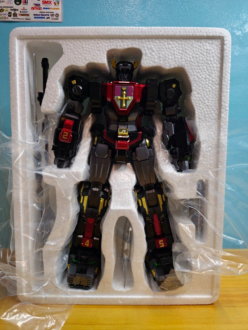 Voltron King of Beasts (Category: Figurines & Statues) located in Cavite. Submitted by tripolbudoltoyshop (Listing ID 1444891146, Image 3). Description: Titan Power Voltron Black Series -never been displayed -back in box (for picture purposes only) -no issues on figure itself -box condition 9/10 slightly negotiable.
