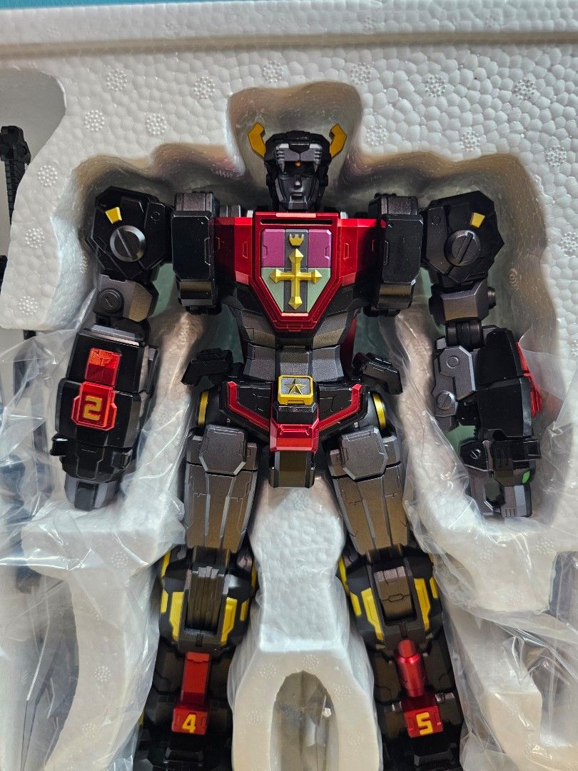 Voltron King of Beasts (Category: Figurines & Statues) located in Cavite. Submitted by tripolbudoltoyshop (Listing ID 1444891146, Image 2). Description: Titan Power Voltron Black Series -never been displayed -back in box (for picture purposes only) -no issues on figure itself -box condition 9/10 slightly negotiable.