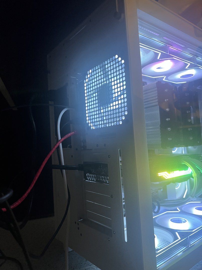 White NZXT H9 Flow PC Case with interlocking RGB Fans487806433179750402