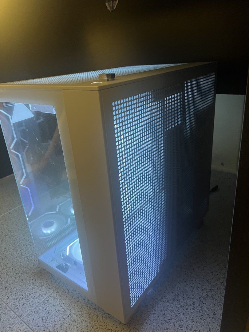 White NZXT H9 Flow PC Case with interlocking RGB Fans487806433179750401