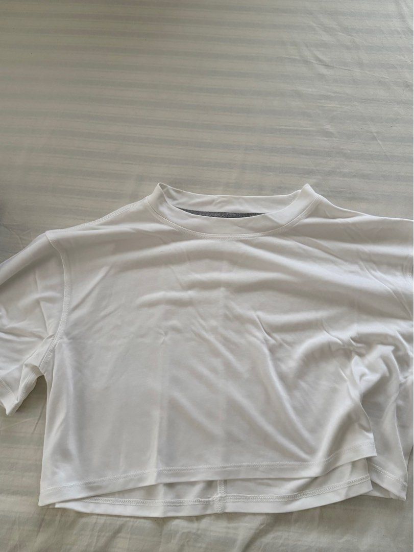 Workout crop tops (Category: Activewear) located in Santa Rosa. Submitted by declutterwivme (Listing ID 1444892849, Image 2). Description: Super light material. Loved using this for high intensity workouts as it doesn’t weigh you down, or for post workouts Rfs: decluttering.