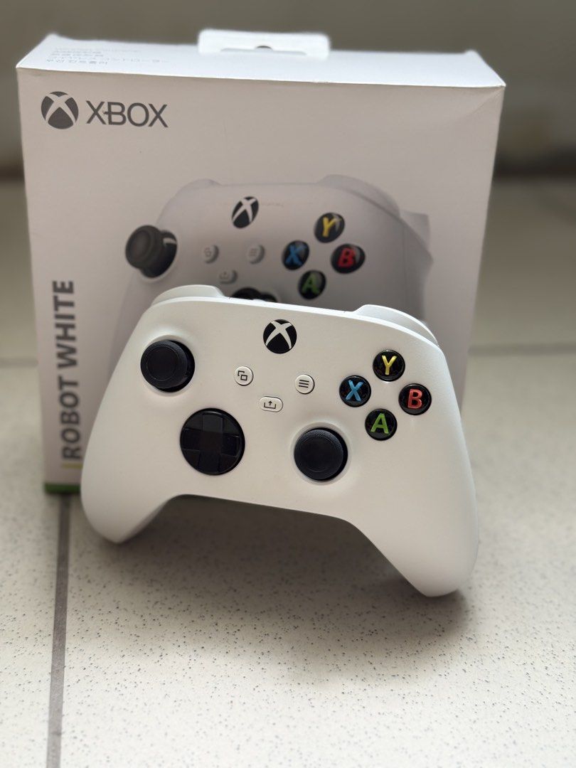 Xbox Wireless Controller - Robot White (Category: Controllers) located in Bongabon. Submitted by yvannee (Listing ID 1444915258, Image 1). Description: - Xbox Wireless Controller in Robot White - Includes original packaging - Compatible with Xbox and PC - Buttons and joysticks are clean - Ready for a new owner - Comes with rechargable battery Negotiable - No stick drift.