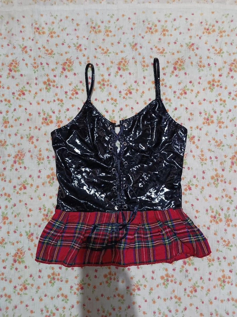 Y2k grunge style lace top (Category: Sleeveless) located in Davao. Submitted by mln-boutique (Listing ID 1445042466, Image 1). Description: Size - Small good condition inspo last pic.