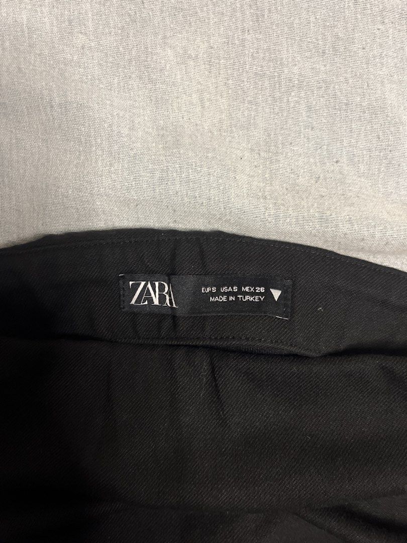 Zara Black Mini Skirt (Category: Skirts) located in Manila. Submitted by gabriyelo (Listing ID 1445028058, Image 2). Description: - Zara black mini skirt - Made in Turkey - Versatile and easy to style - Elasticated waistband for comfort - Dress up or down.