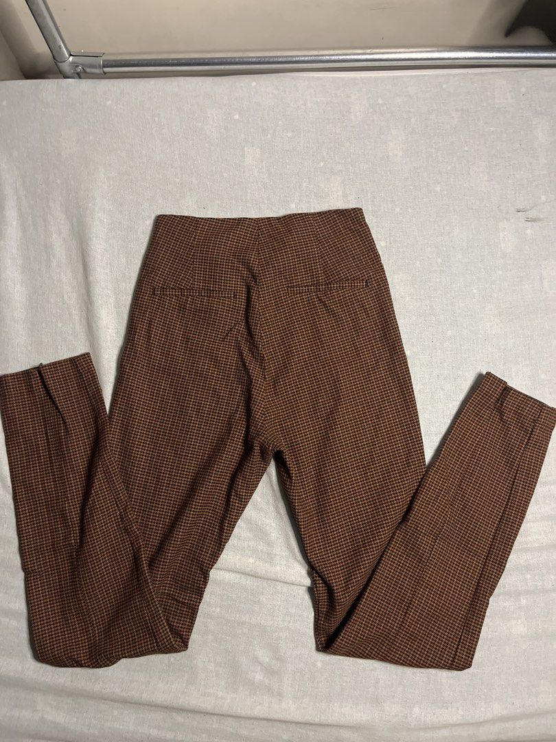 Zara Brown Plaid High Waisted Pants (Category: Other Bottoms) located in Manila. Submitted by gabriyelo (Listing ID 1445028486, Image 3). Description: - Zara Brown Plaid Pants - High-waisted fit - Slim leg silhouette - Houndstooth-like pattern - Versatile for dressing up or down - Comfortable fabric - Size XS.