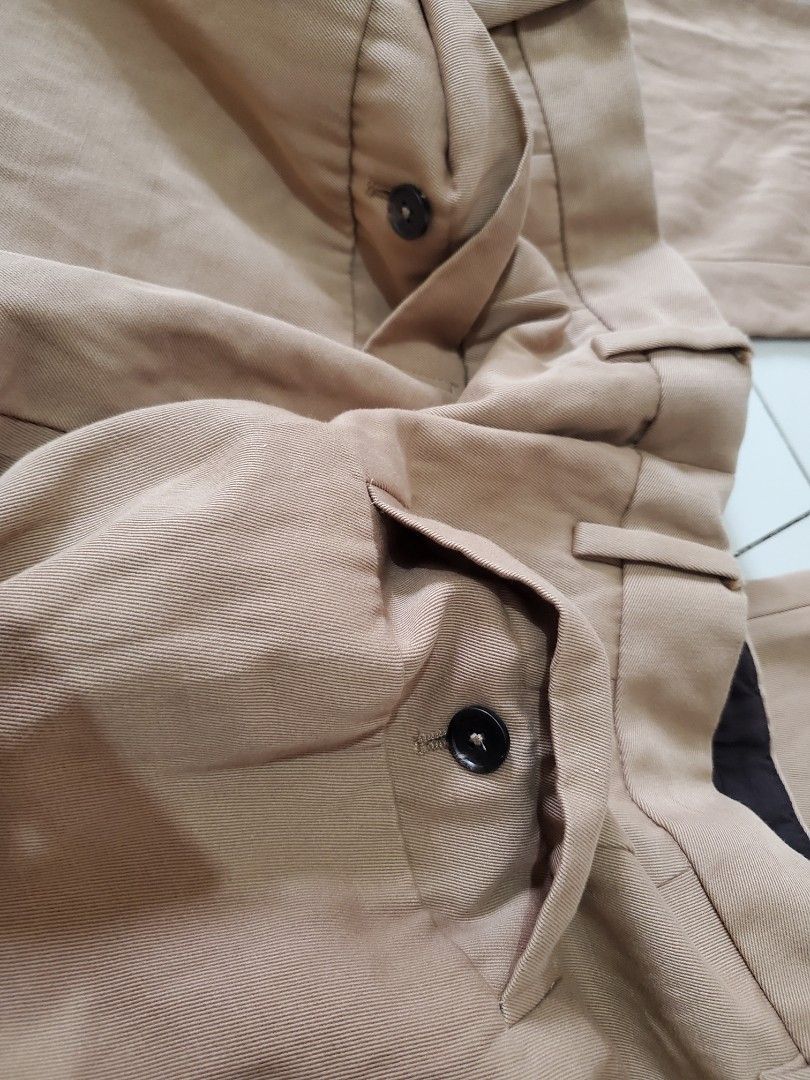 Zegna double pleat cotton wool pants (Category: Luxury Apparel) located in Binalbagan. Submitted by Kristoffer_Arguelles (Listing ID 1444935044, Image 3). Description: Good as new Double pleat pants 32-34 39 length 7.5 hem No issues J&t courier authentic .