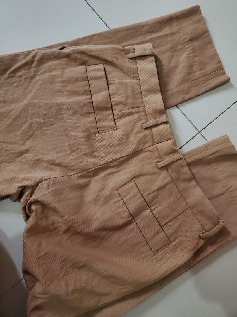 Zegna double pleat cotton wool pants (Category: Luxury Apparel) located in Binalbagan. Submitted by Kristoffer_Arguelles (Listing ID 1444935044, Image 2). Description: Good as new Double pleat pants 32-34 39 length 7.5 hem No issues J&t courier authentic .