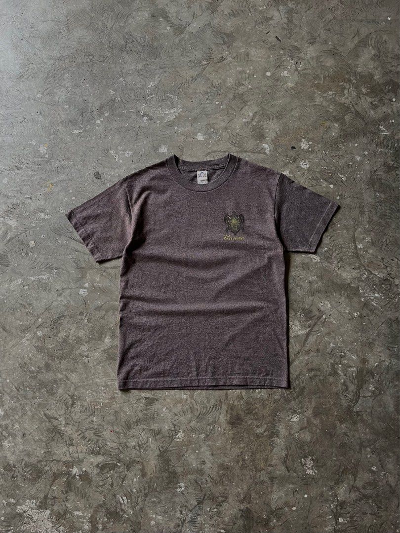 00s VINTAGE AAA HAWAII SURF TEE (Category: Tshirts & Polo Shirts ) located in Marikina City. Submitted by athleticarchivesph (Listing ID 1445162981, Image 2). Description: Size: M 📐Length: 27 inches 📐Pit to pit: 20 inches 📐Sleeves: 8 inches Tag: Hard Issue: None Condition: Used — Very good * FREE SHIPPING NATIONWIDE ⚠️ 𝑵𝑶 𝑪𝑶𝑫 (𝑵𝑶 𝑪𝑨𝑺𝑯 𝑶𝑵 𝑫𝑬𝑳𝑰𝑽𝑬𝑹𝒀) ⚠️ 𝑭𝑳𝑨𝑾𝑺 𝑴𝑨𝒀 𝑩𝑬 𝑷𝑹𝑬𝑺𝑬𝑵𝑻 𝑫𝑼𝑬 𝑻𝑶 𝑨𝑮𝑬. ⚠️ 𝑷𝑨𝒀𝑴𝑬𝑵