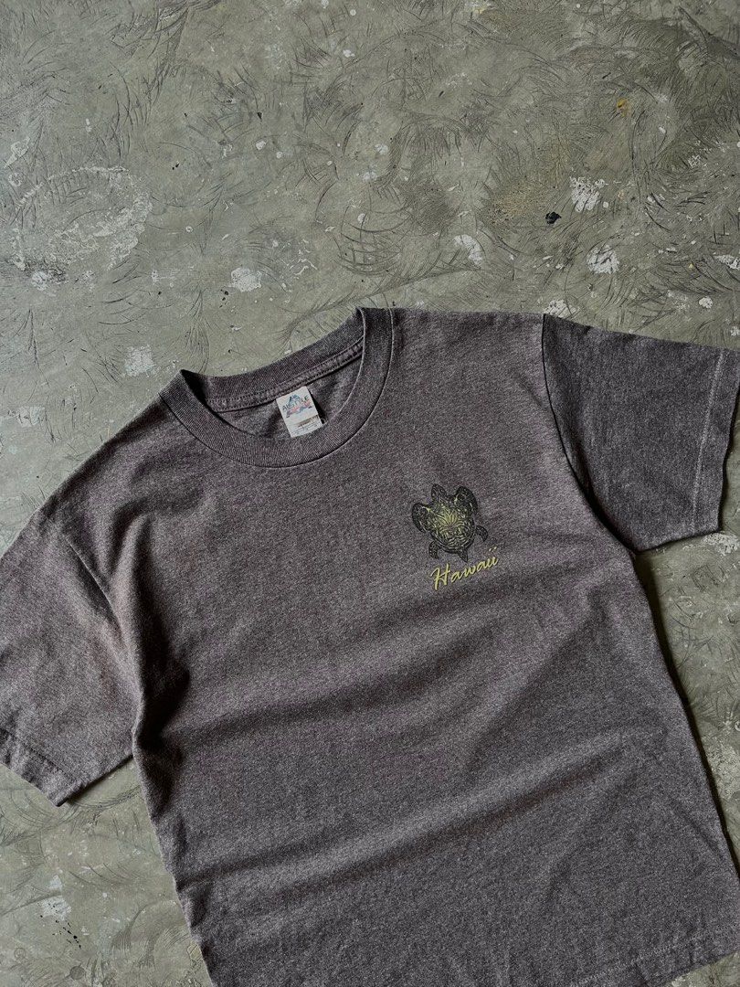 00s VINTAGE AAA HAWAII SURF TEE (Category: Tshirts & Polo Shirts ) located in Marikina City. Submitted by athleticarchivesph (Listing ID 1445162981, Image 3). Description: Size: M 📐Length: 27 inches 📐Pit to pit: 20 inches 📐Sleeves: 8 inches Tag: Hard Issue: None Condition: Used — Very good * FREE SHIPPING NATIONWIDE ⚠️ 𝑵𝑶 𝑪𝑶𝑫 (𝑵𝑶 𝑪𝑨𝑺𝑯 𝑶𝑵 𝑫𝑬𝑳𝑰𝑽𝑬𝑹𝒀) ⚠️ 𝑭𝑳𝑨𝑾𝑺 𝑴𝑨𝒀 𝑩𝑬 𝑷𝑹𝑬𝑺𝑬𝑵𝑻 𝑫𝑼𝑬 𝑻𝑶 𝑨𝑮𝑬. ⚠️ 𝑷𝑨𝒀𝑴𝑬𝑵