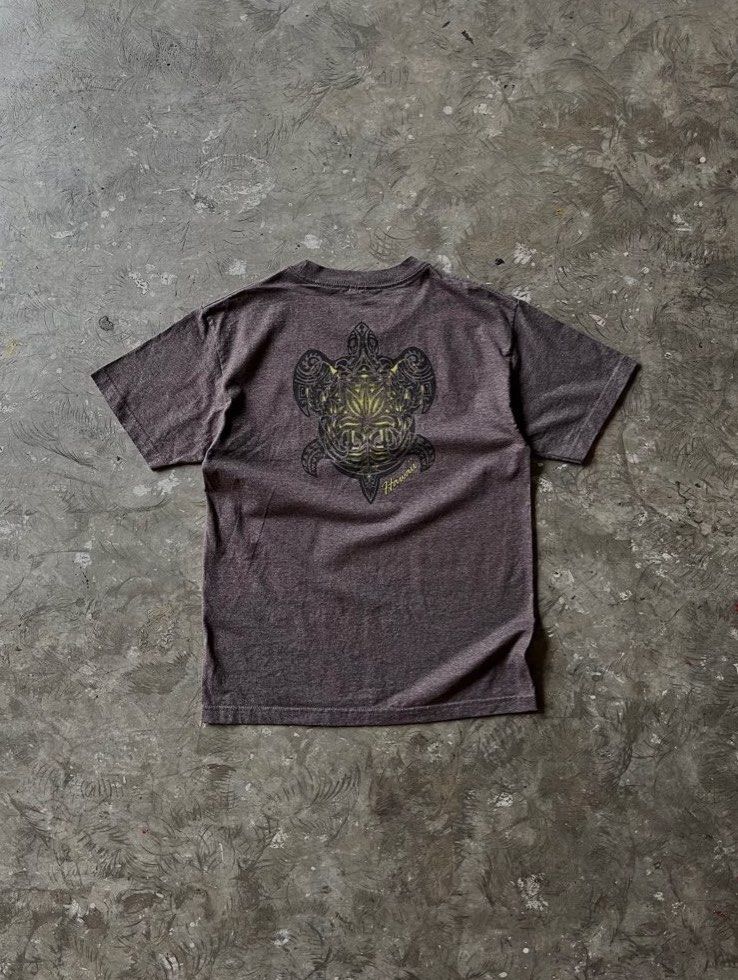 00s VINTAGE AAA HAWAII SURF TEE (Category: Tshirts & Polo Shirts ) located in Marikina City. Submitted by athleticarchivesph (Listing ID 1445162981, Image 1). Description: Size: M 📐Length: 27 inches 📐Pit to pit: 20 inches 📐Sleeves: 8 inches Tag: Hard Issue: None Condition: Used — Very good * FREE SHIPPING NATIONWIDE ⚠️ 𝑵𝑶 𝑪𝑶𝑫 (𝑵𝑶 𝑪𝑨𝑺𝑯 𝑶𝑵 𝑫𝑬𝑳𝑰𝑽𝑬𝑹𝒀) ⚠️ 𝑭𝑳𝑨𝑾𝑺 𝑴𝑨𝒀 𝑩𝑬 𝑷𝑹𝑬𝑺𝑬𝑵𝑻 𝑫𝑼𝑬 𝑻𝑶 𝑨𝑮𝑬. ⚠️ 𝑷𝑨𝒀𝑴𝑬𝑵