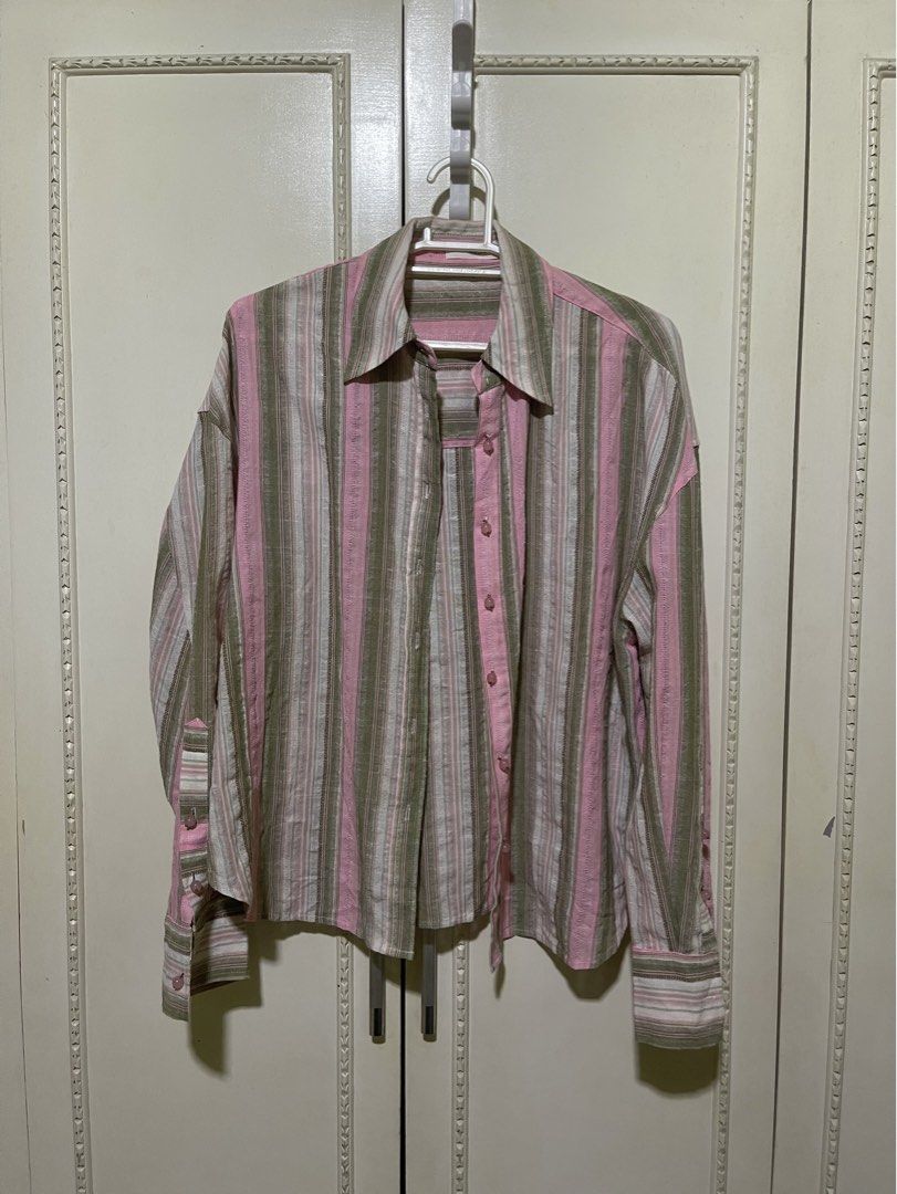100% LINEN KOREAN LONGSLEEVES POLO (Category: Longsleeves) located in Manila. Submitted by rociococo (Listing ID 1445171380, Image 1). Description: - M TO L WOMENS - 22 WIDTH, 13 LENGTH - 22 SHOULDERS, 22 SLEEVES.