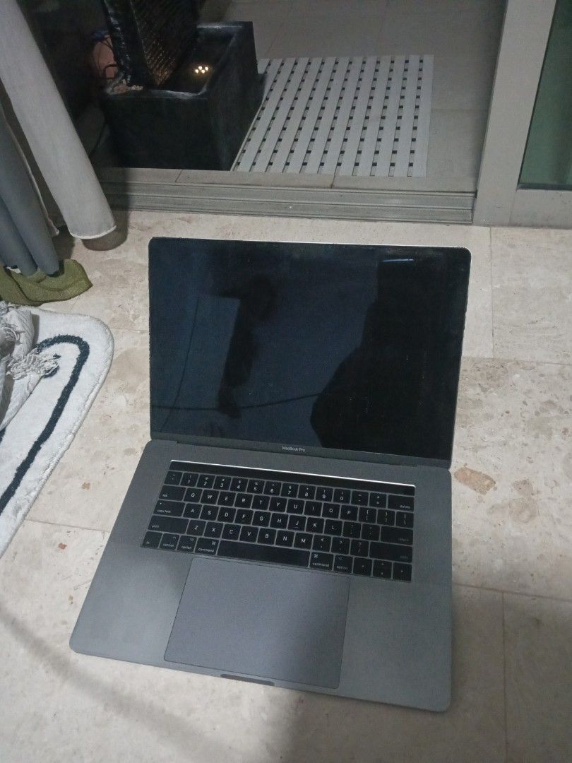 2017 15" MacBook Pro488816528631408640