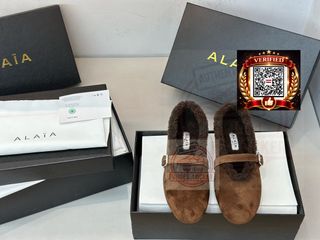(Category: ) located in . Submitted by shoes.locker (Listing ID 1445047951, Image 1). Description: .