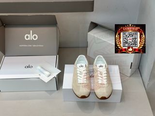 (Category: ) located in . Submitted by shoes.locker (Listing ID 1445048564, Image 1). Description: .