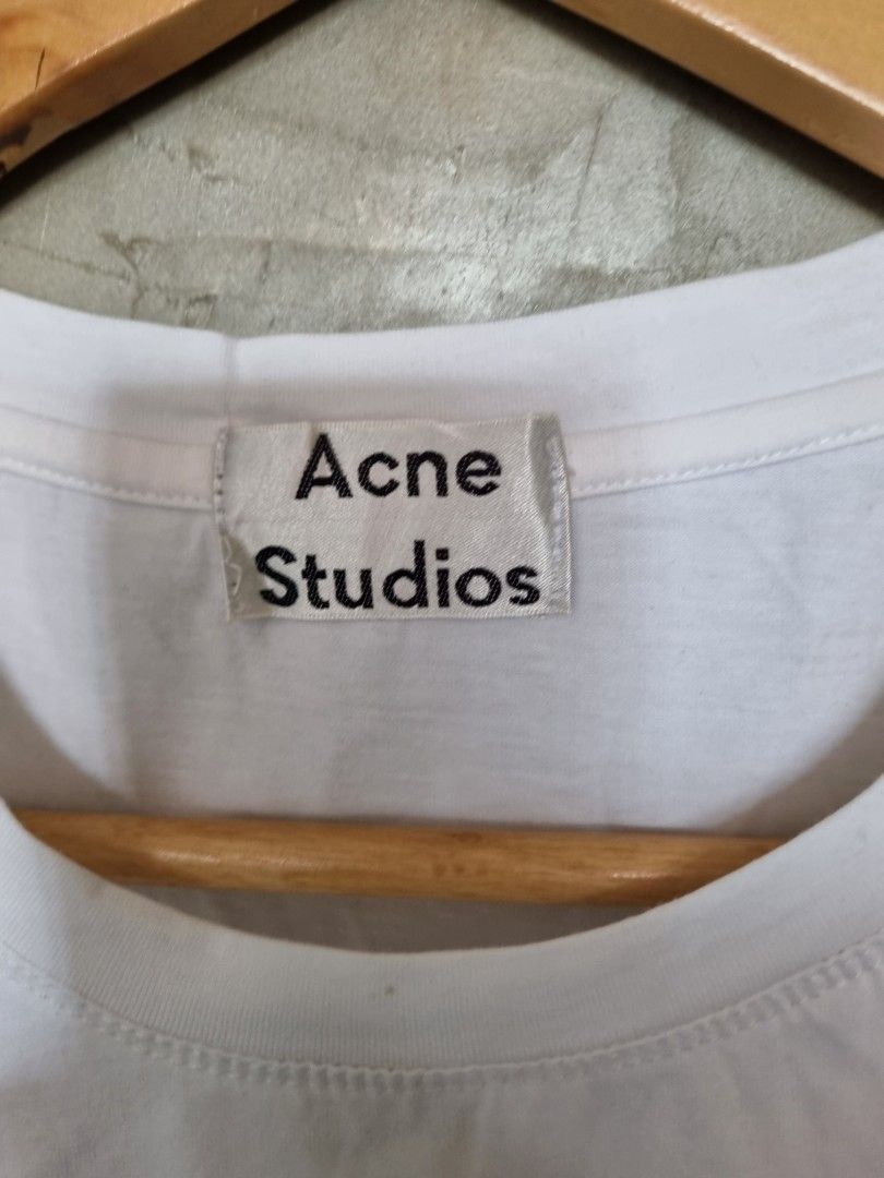 Acne Studios White Face Patch T-Shirt (Category: Luxury Apparel) located in Manila. Submitted by solotrifting (Listing ID 1445095175, Image 3). Description: - Acne Studios white t-shirt - Iconic face patch on chest - Size: L - Made in Portugal.