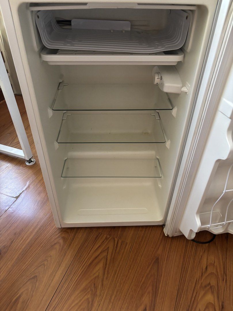 American Home Mini Fridge (Category: Refrigerators and Freezers) located in Las Pinas. Submitted by monicasellsstuff (Listing ID 1445117585, Image 2). Description: - White mini fridge - Features glass shelves inside and door shelves - Works well, perfect for dorm rooms or small spaces - Selling as it's no longer needed - Pick up only Loc. las Piñas .