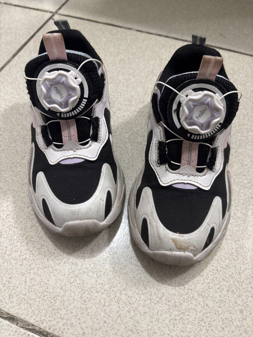 Anta Kids' Sneakers Size 12C (Category: Babies & Kids Fashion) located in Manila. Submitted by style_reset (Listing ID 1444115028, Image 2). Description: - Anta Kids' Sneakers - Size: 12C (EUR 29, CHN 180) -Original price when we bought it was 3,600 pesos - Features 'Cake Cushion' technology for comfort and support - Perfect for active children -Needs cleaning lang po. Lightly used..