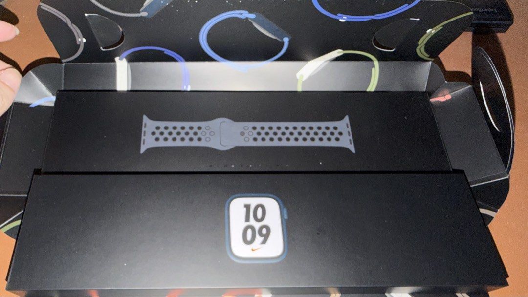 Apple Watch Series 7 Nike Midnight 45mm (Category: Men's Watches) located in Quezon City. Submitted by mgeloo (Listing ID 1445150349, Image 2). Description: - Complete with box - Comes with the charger, free Spigen case, and screen protector, and charger stand - Negotiable.