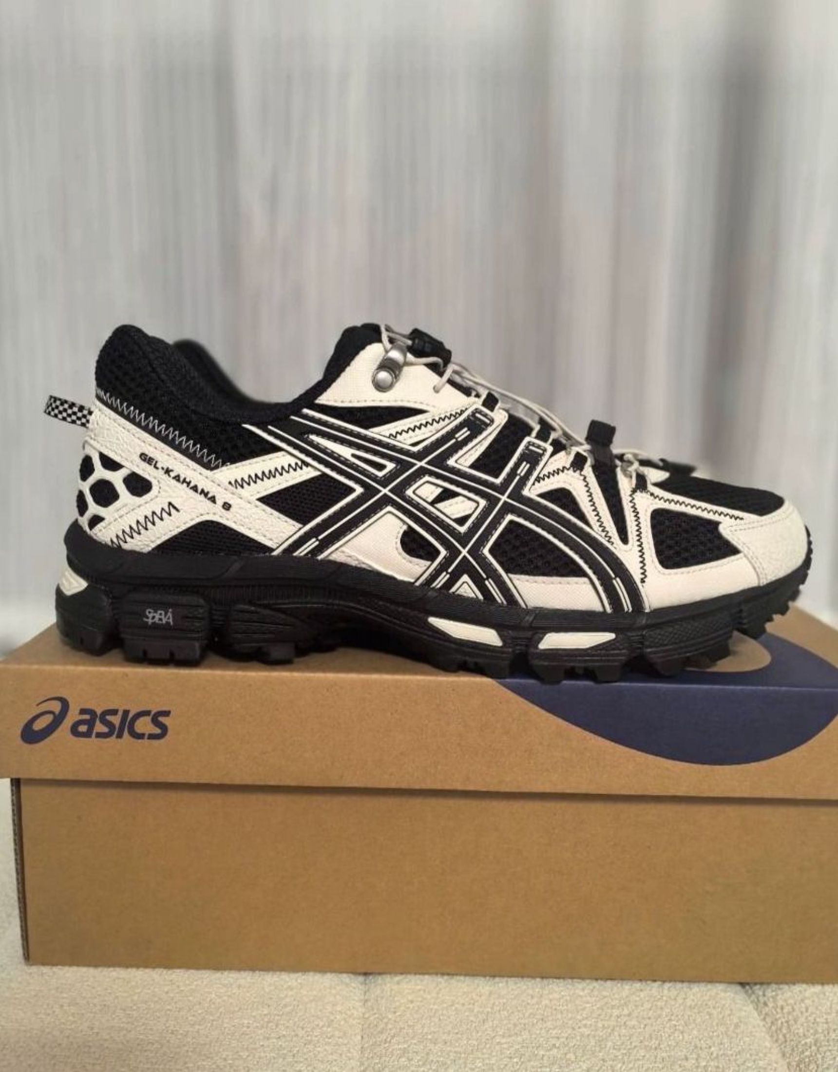 Asics Gel-Kahana 8 FL Outdoor Breathable Running Shoes Black White (Category: Sneakers) located in Singapore. Submitted by nicesticfox (Listing ID 1445073446, Image 3). Description: 【Daily Drop】Asics Asics Gel-Kahana 8 FL Outdoor Breathable Running Shoes Black White 📍New 📍Free Ship 📍COD 3-day photo confirm 📸 All sales final ⚠️.