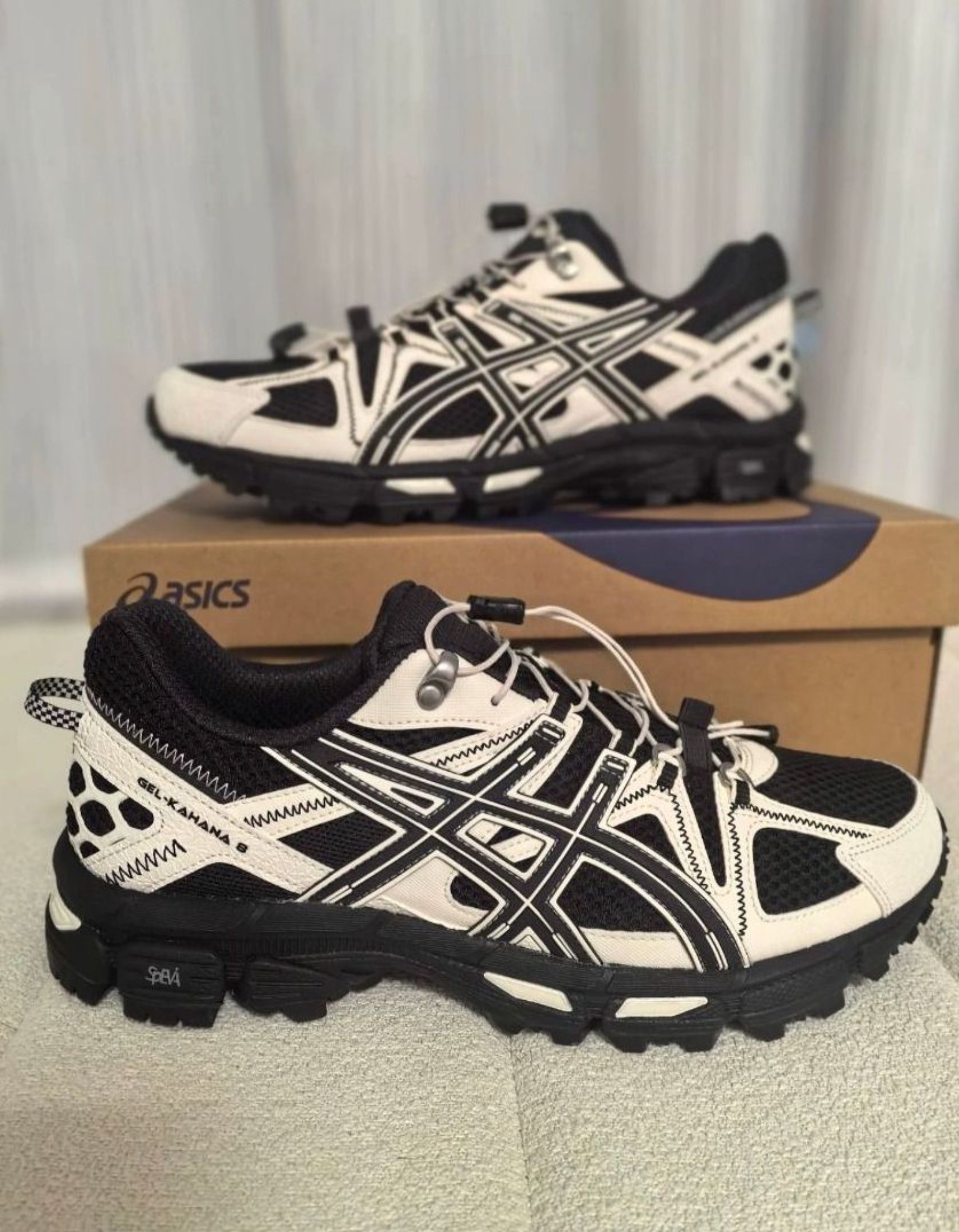 Asics Gel-Kahana 8 FL Outdoor Breathable Running Shoes Black White (Category: Sneakers) located in Singapore. Submitted by nicesticfox (Listing ID 1445073446, Image 1). Description: 【Daily Drop】Asics Asics Gel-Kahana 8 FL Outdoor Breathable Running Shoes Black White 📍New 📍Free Ship 📍COD 3-day photo confirm 📸 All sales final ⚠️.