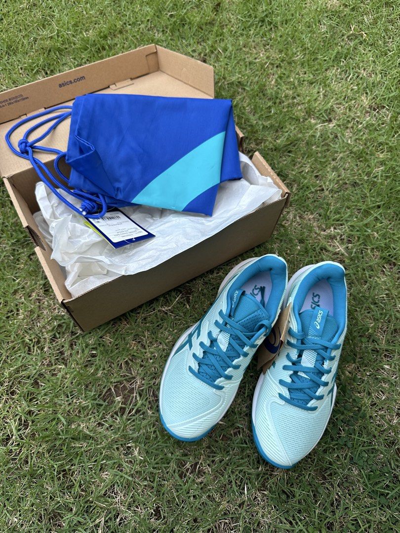 ASICS Solution Speed FF 3 Women's Tennis Shoes Teal (Category: Sneakers) located in Singapore. Submitted by dewitiara (Listing ID 1445207577, Image 3). Description: - ASICS Solution Speed FF 3 Women's Tennis Shoes - Colour: Teal and White - Size: US 5.5 Women's / 36 EUR / 22.75 CM - Includes: Blue drawstring bag - Ideal for tennis court performance.