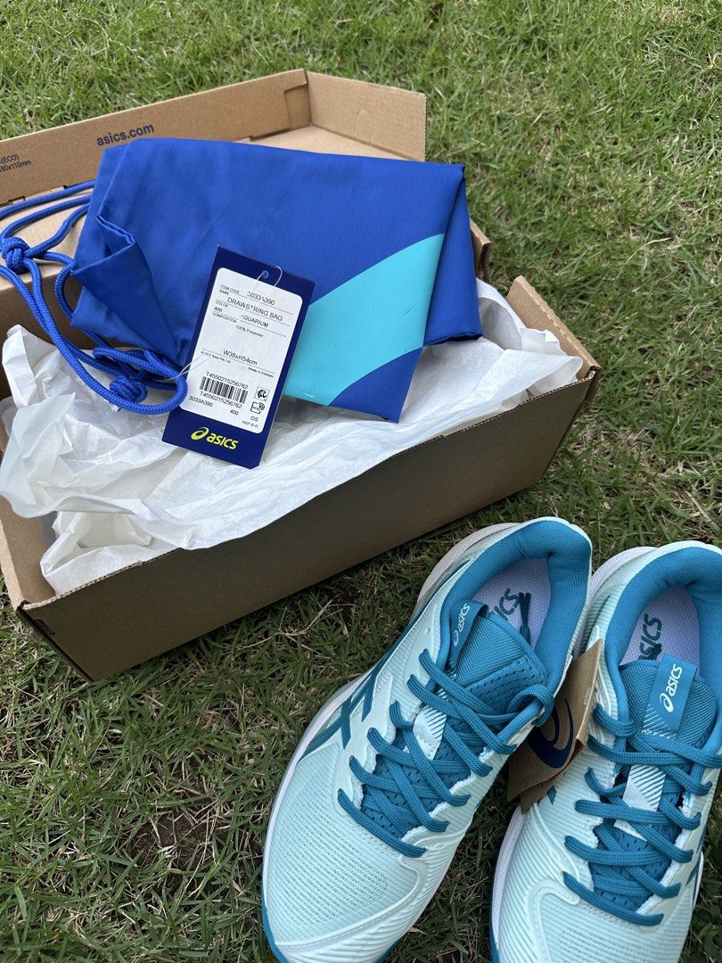 ASICS Solution Speed FF 3 Women's Tennis Shoes Teal (Category: Sneakers) located in Singapore. Submitted by dewitiara (Listing ID 1445207577, Image 2). Description: - ASICS Solution Speed FF 3 Women's Tennis Shoes - Colour: Teal and White - Size: US 5.5 Women's / 36 EUR / 22.75 CM - Includes: Blue drawstring bag - Ideal for tennis court performance.
