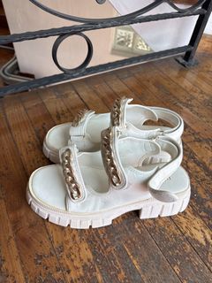 (Category: ) located in . Submitted by jolin_closet (Listing ID 1445103689, Image 1). Description: .