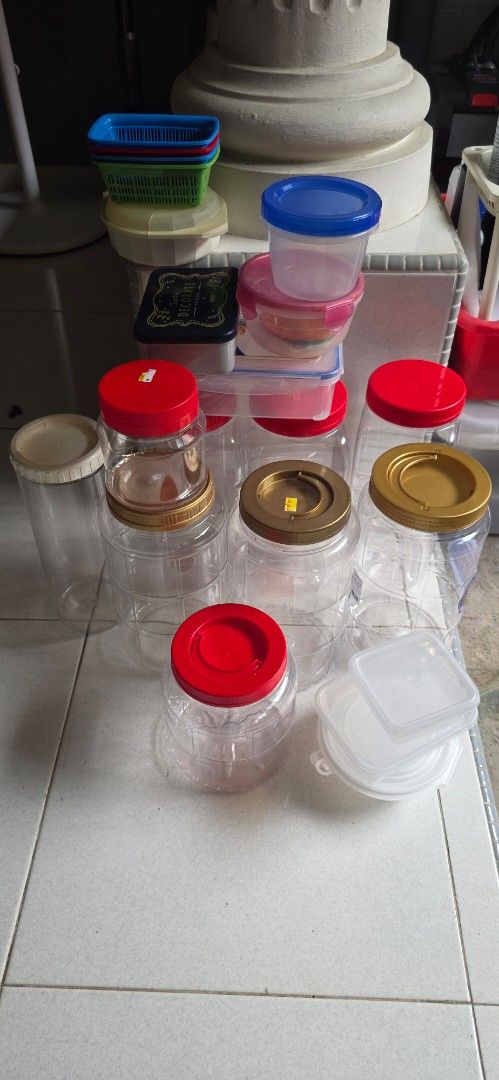 Assorted Plastic Storage Containers with Lids488085968147589120
