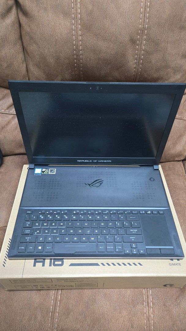 ASUS ROG zephyrus gx501 (Category: Laptops & Notebooks) located in Marikina City. Submitted by eslim1 (Listing ID 1445189022, Image 2). Description: zephyrus gx501 15in i7 8750H gtx 1080 lower part of the screen is flickering. likely flex cable needs replacement. when attached to a monitor there is no problem. check last 2 photos. .