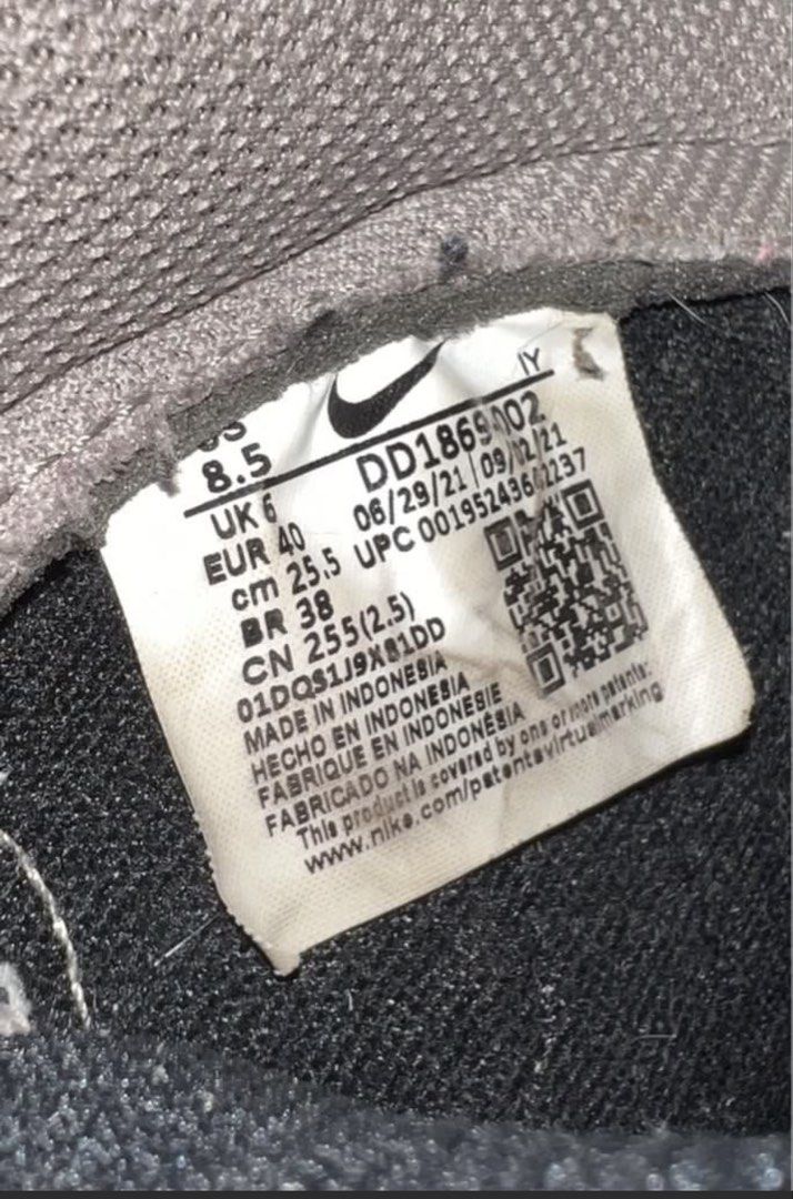 Authentic Nike Dunk High "Moon Fossil" Sneakers (Category: Sneakers) located in Quezon City. Submitted by letsdeclutter101 (Listing ID 1445156636, Image 3). Description: - Nike Dunk High "Moon Fossil" - Size: US 8.5 / EUR 40 - Colorway: Grey and Black - Condition: Great for casual wear or collection - Grab these popular kicks!.