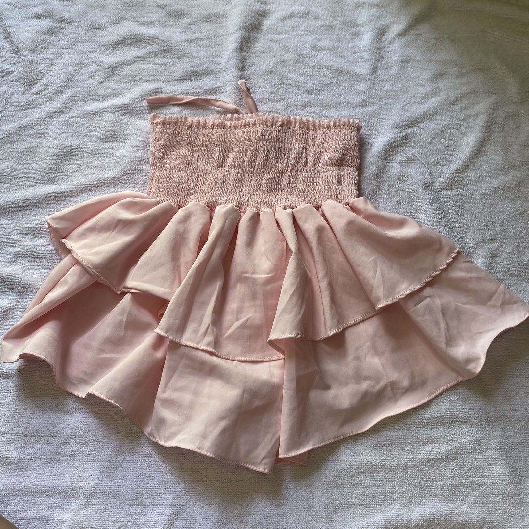 Baby Pink Flowy Skirt (Category: Skirts) located in Taguig. Submitted by floatingpoints (Listing ID 1445137925, Image 2). Description: only used once :) can fit xs-s RFS: not my style ! loc: taguig mod: lalamove/j&t mop: gcash.