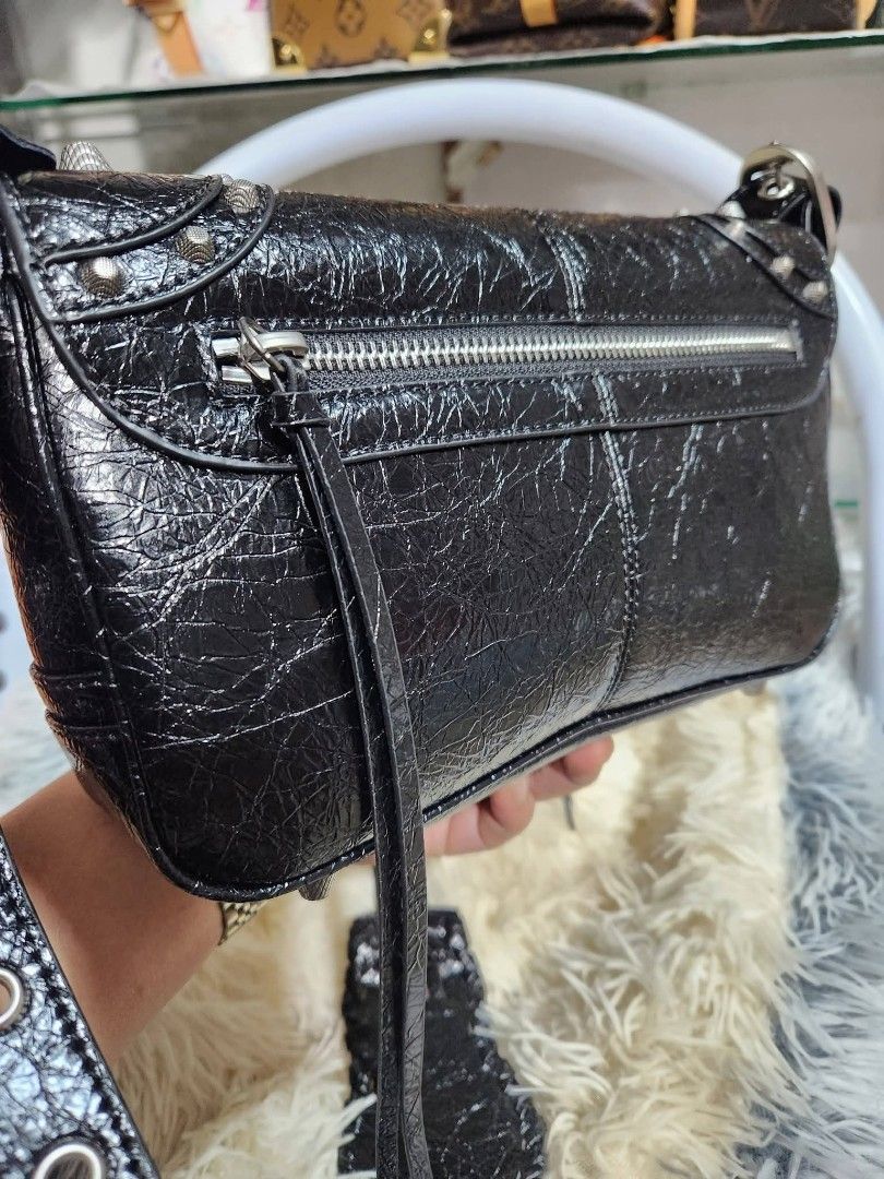 Balenciaga (Category: Luxury Bags & Wallets) located in Baguio. Submitted by luxuryitembags (Listing ID 1445229277, Image 3). Description: 2nd hand bag (original) Leather Material In a good condition, no damage Inclusions:Dustbag and card only Negotiable pric.