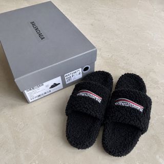 (Category: ) located in . Submitted by budgetfashionsg (Listing ID 1445220152, Image 1). Description: .