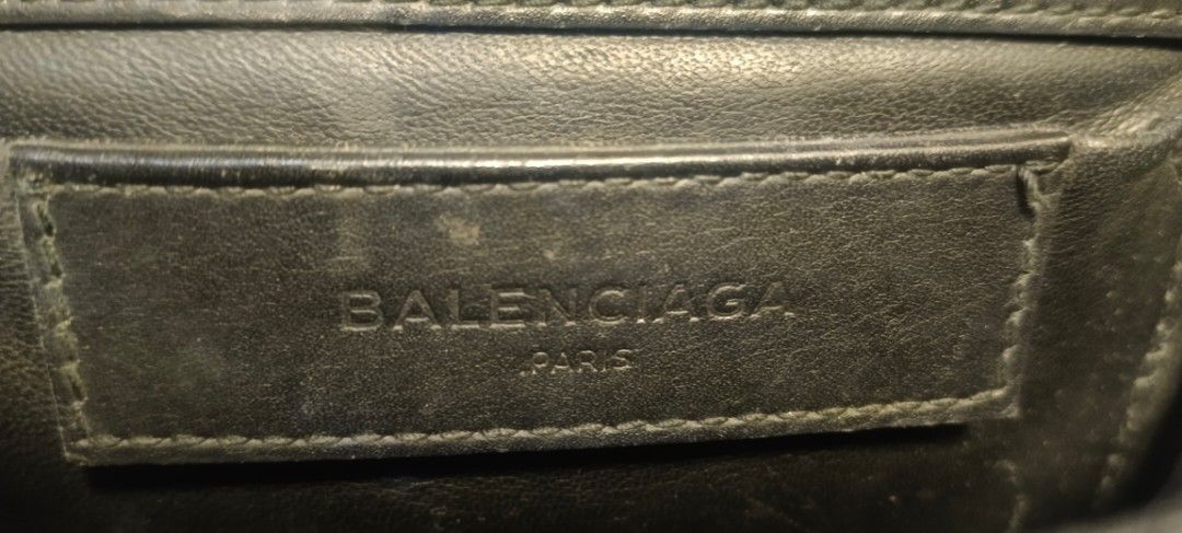 Balenciaga Black Leather Chain Shoulder Bag (Category: Luxury Bags & Wallets) located in Legazpi City. Submitted by georgepineda791 (Listing ID 1445068005, Image 2). Description: ✨ Preloved Balenciaga Neo Classic Mini Chain Bag ✨ A chic and stylish Balenciaga Neo Classic Mini Chain Bag crafted from quality leather. Its compact yet elegant design makes it perfect for both casual and dressy occasions. 🖤 Features: ✔ Made of quality leather ✔ Code i