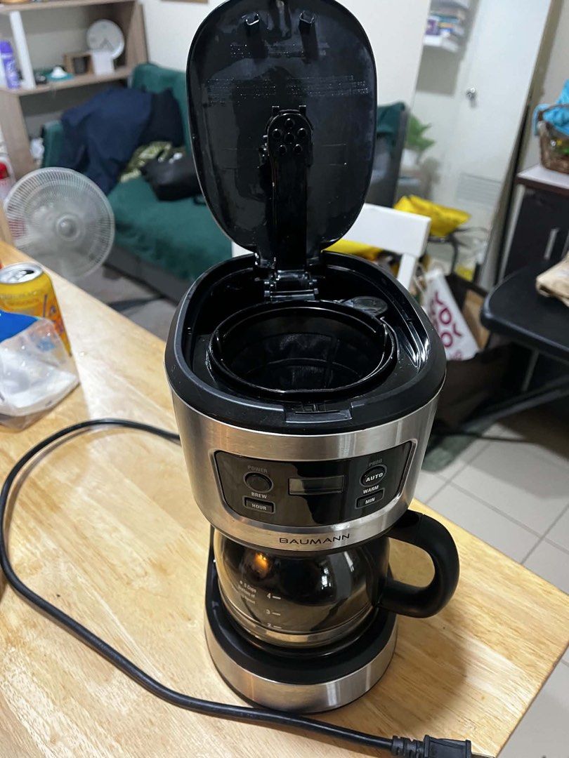 Baumann Coffee Maker with Carafe (Category: Coffee Machines & Makers) located in Mandaluyong City. Submitted by ipau888 (Listing ID 1445117135, Image 1). Description: - Baumann coffee maker -Glass carafe -Brew and auto settings -Warm function -Cord included -Ready for your morning coffee.