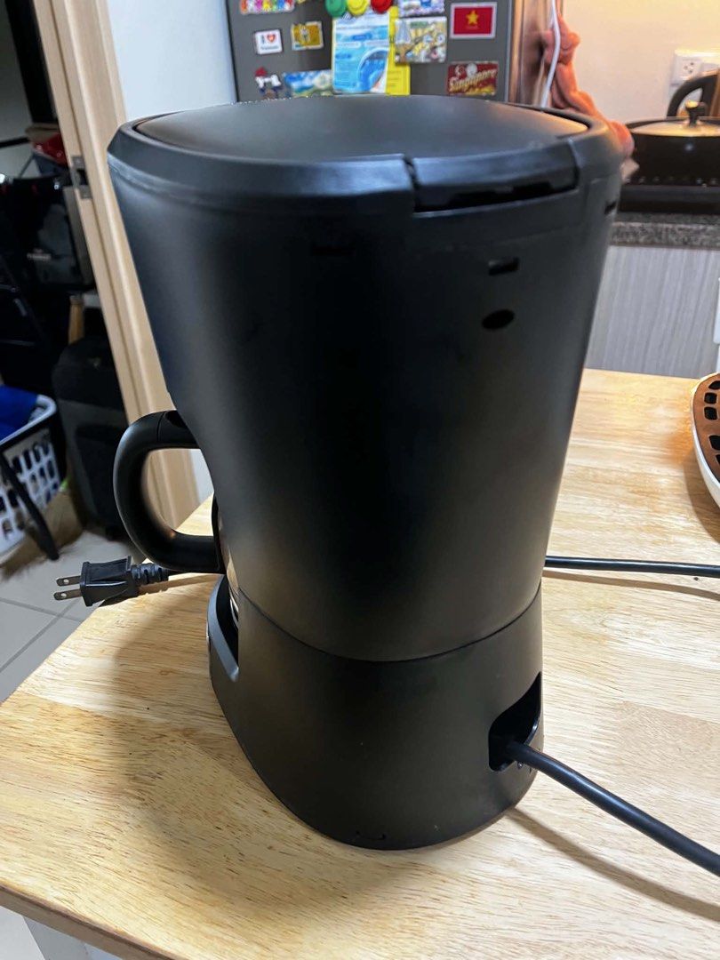 Baumann Coffee Maker with Carafe (Category: Coffee Machines & Makers) located in Mandaluyong City. Submitted by ipau888 (Listing ID 1445117135, Image 3). Description: - Baumann coffee maker -Glass carafe -Brew and auto settings -Warm function -Cord included -Ready for your morning coffee.
