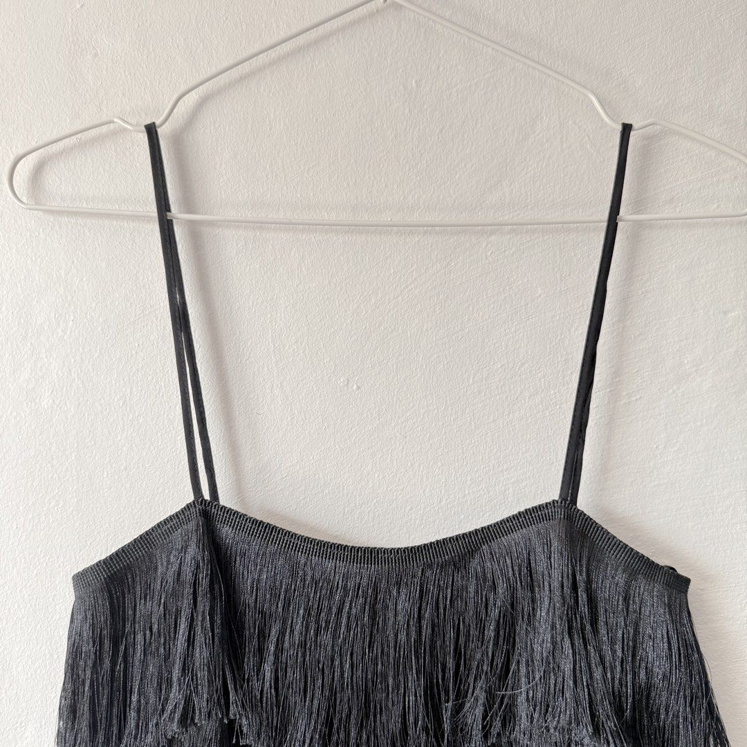 Bershka Fringe Top (Category: Others Tops) located in Antipolo. Submitted by rosywardrobe (Listing ID 1445136561, Image 3). Description: 🎀 MAKE READING A HABIT 🎀 • No order form, no reservation! • Strictly 1 day reservation • Payment first before order processing • No return, No exchange • Don’t make an offer if you’re not 100% sure • No shipping every weekends — PAYMENT CHANNELS — • GCash • Gotyme • Maya • BDO • BPI • Unionbank — DELIVERY METH