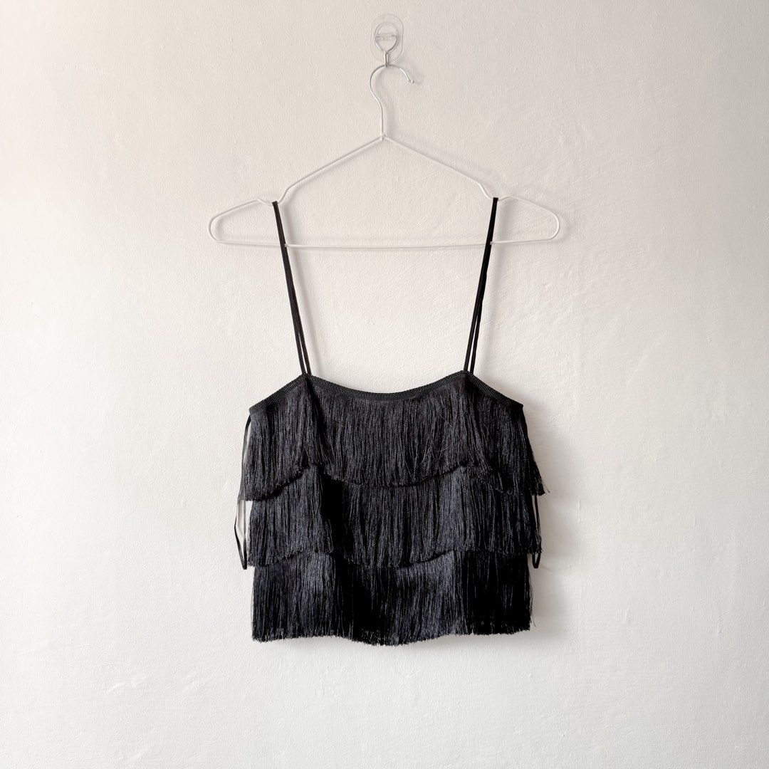 Bershka Fringe Top (Category: Others Tops) located in Antipolo. Submitted by rosywardrobe (Listing ID 1445136561, Image 1). Description: 🎀 MAKE READING A HABIT 🎀 • No order form, no reservation! • Strictly 1 day reservation • Payment first before order processing • No return, No exchange • Don’t make an offer if you’re not 100% sure • No shipping every weekends — PAYMENT CHANNELS — • GCash • Gotyme • Maya • BDO • BPI • Unionbank — DELIVERY METH