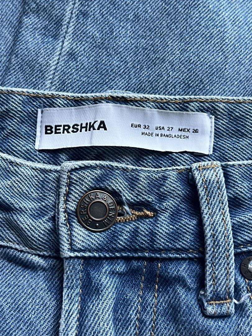 Bershka Light Wash Denim Jeans (Category: Jeans) located in Paranaque City. Submitted by iyansloveditems (Listing ID 1445125887, Image 2). Description: - bershka; straight leg jeans or wide - size: EUR 32 / USA 27 / MEX 26 - with classic five-pocket styling, button and zip closure, all in good condition sure buyer can negotiate the price :).