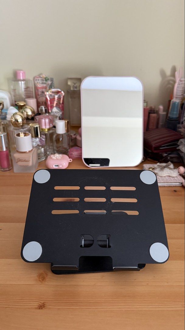 Black Ipad Stand with Non-Slip Pads (Category: Laptop Bags & Sleeves) located in Manila. Submitted by kyabear (Listing ID 1445234046, Image 1). Description: ipad stand .
