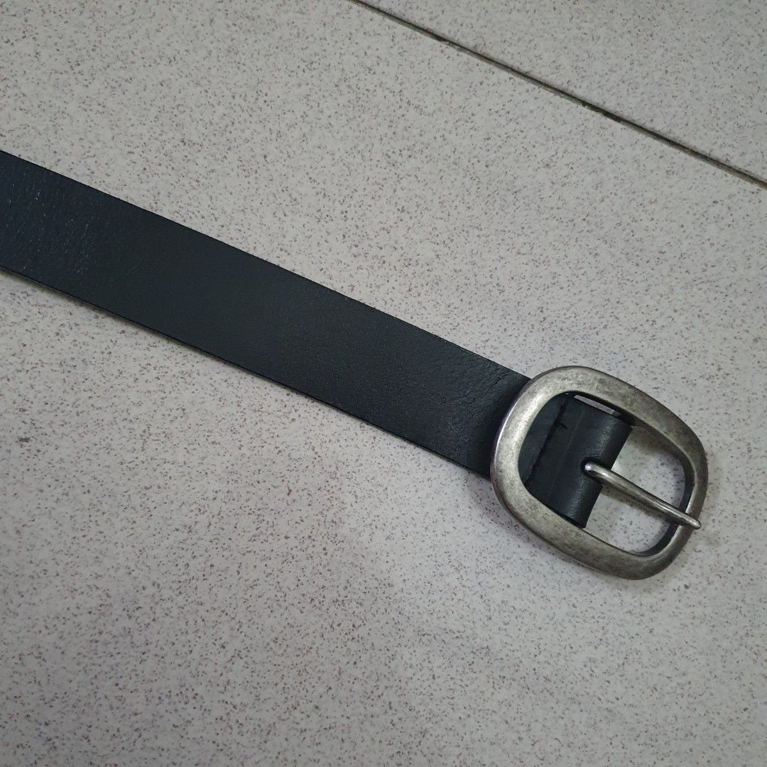 Black Leather Belt with Silver Buckle (Category: Belts) located in Paranaque City. Submitted by cobien (Listing ID 1445219719, Image 3). Description: - Classic black leather belt - Silver oval buckle - Total length: 36 inches - Fits waist sizes up to 32 inches - Versatile and perfect for everyday wear - Please check photos for condition details.