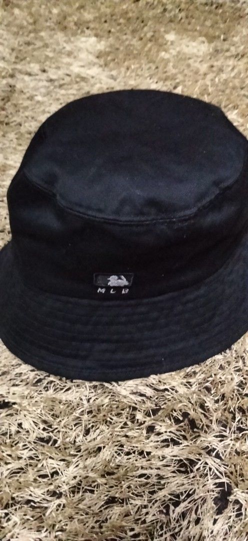 Black New York Yankees MLB Bucket Hat (Category: Caps & Hats) located in Paranaque City. Submitted by michael-08 (Listing ID 1445104357, Image 3). Description: - Classic black bucket hat - Features embroidered New York Yankees logo - MLB official merchandise - Comfortable and stylish for everyday wear - One size fits most - Ideal for sunny days or adding a sporty vibe walang issue bagong bago original MLB YANKEES .ganda ng pag ka WAWAY nya authen