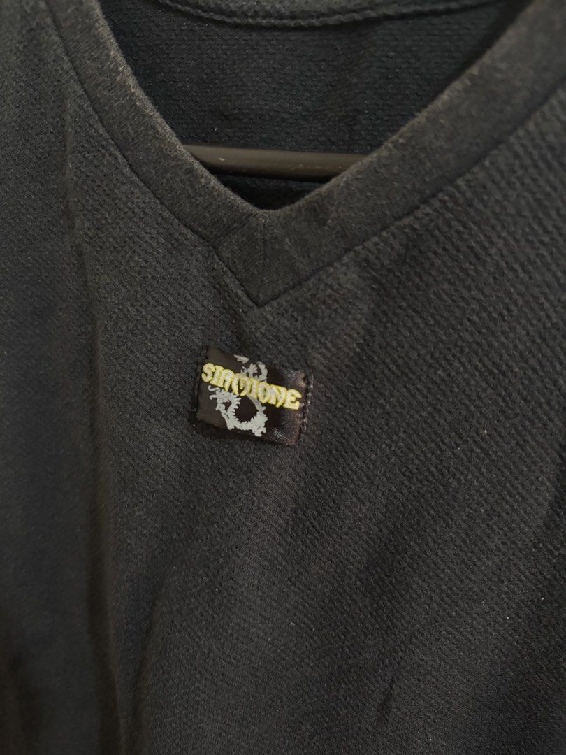 Black Sleeveless V-Neck Top with "SIMONE" Logo Patch alternative (Category: Sleeveless) located in Manila. Submitted by declutterrinmanila (Listing ID 1445143879, Image 3). Description: - Black sleeveless top - V-neckline - Small embroidered "SIMONE" logo patch on chest - Textured fabric for a unique look - Perfect for layering or wearing alone - Simple and versatile wardrobe staple 🩷 Price negotiable Sf should be shouldered by buyer.