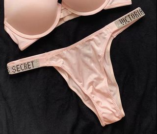 (Category: ) located in . Submitted by lovescarf (Listing ID 1445124541, Image 1). Description: .