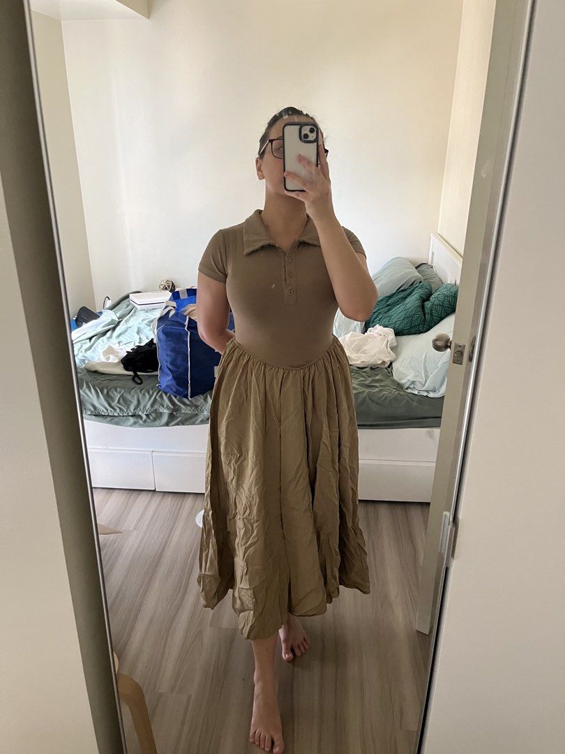 Brown Collared Short Sleeve Midi Dress (Category: Dresses) located in Manila. Submitted by kd4566 (Listing ID 1445062460, Image 2). Description: - brown midi dress - Collared, short-sleeved top - Button details on the neckline - Flowy, crinkled skirt texture.