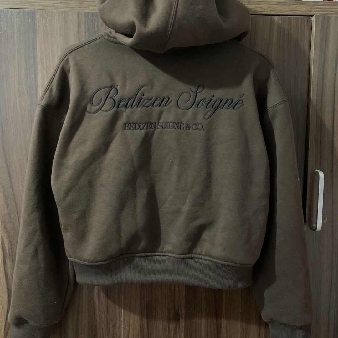 bsco hoodie in choco brown (Category: Coats, Jackets and Outerwear) located in Manila. Submitted by hersheysdeclutterz (Listing ID 1445162211, Image 1). Description: no flaws/like new worn once/twice last christmas! originally brought for ₱1,300+ (sale) •open for meet ups .